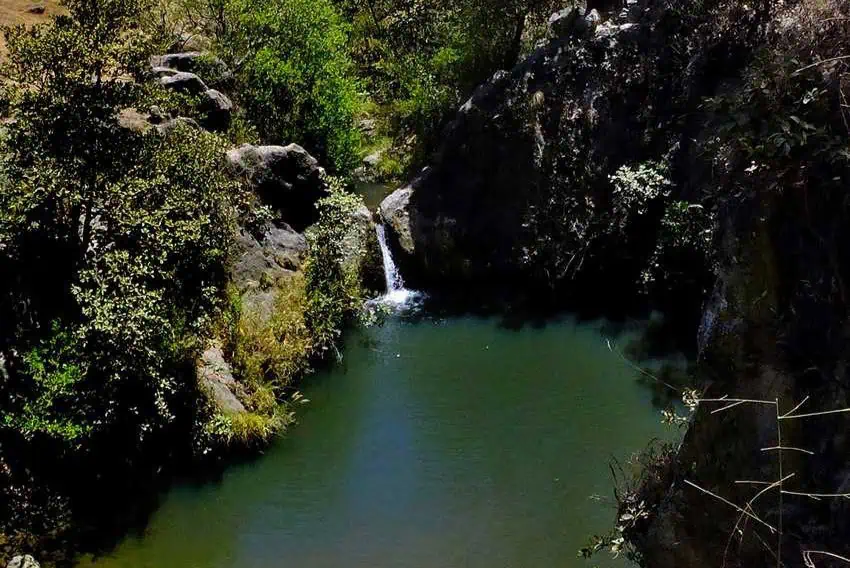 La “Piscina Celestial de Hugo” en Villa Felicidad se alimenta del limpio, pero extremadamente frío Río Zarco.